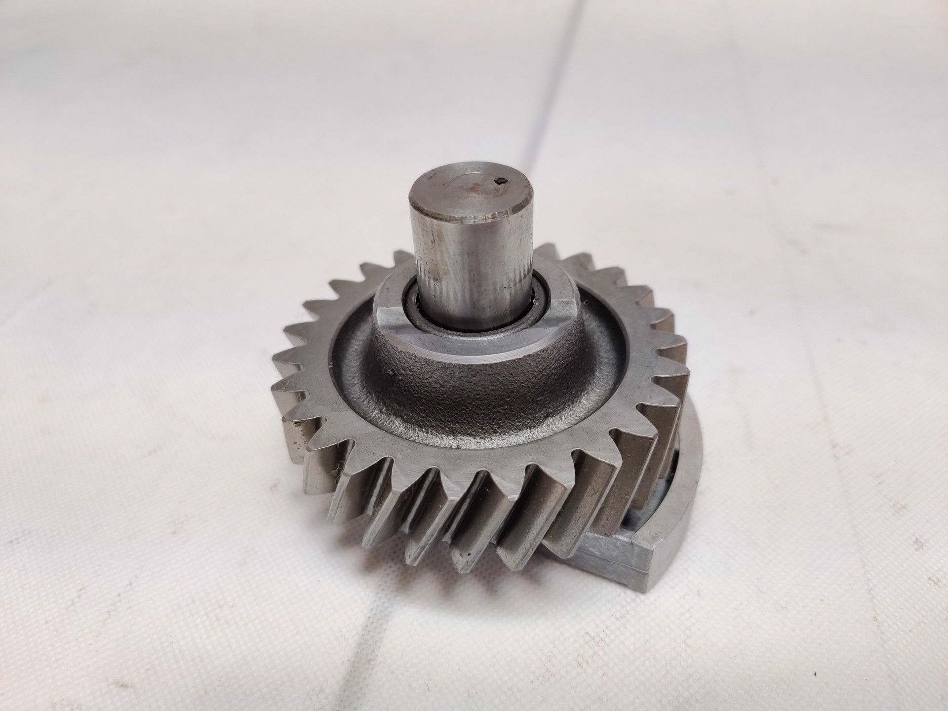 Picture of USED AWD Tranny Gear - 5-spd Reverse Idler Gear Assy with Bracket+Pin